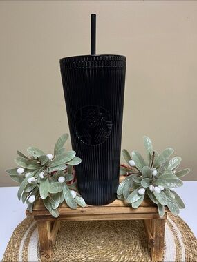Starbucks 2023 Black Pleated 24 Oz Venti Cold Cup Tumbler